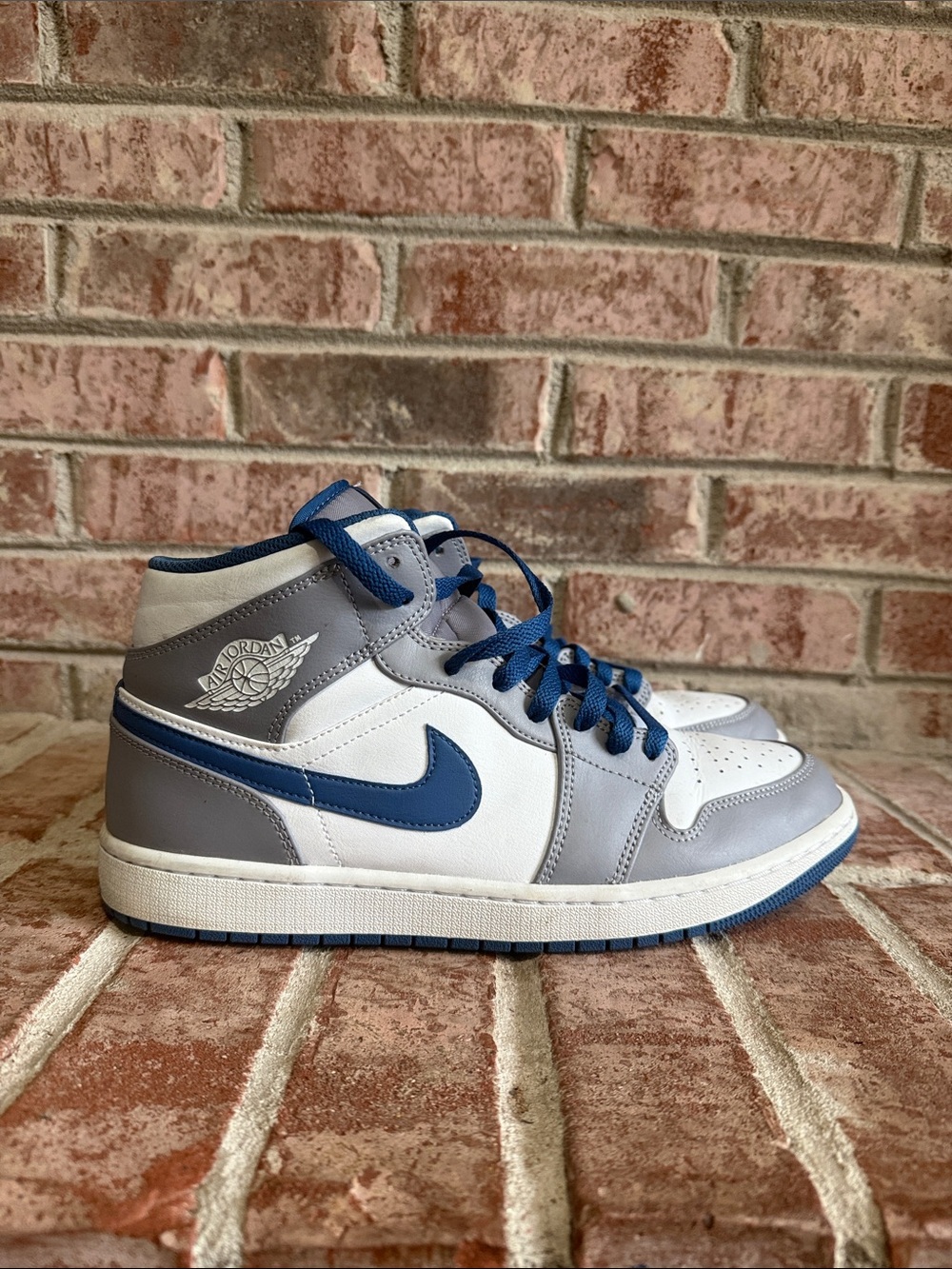 Men’s Jordan 1 mid “cement true blue” Sneakers size 10.5
